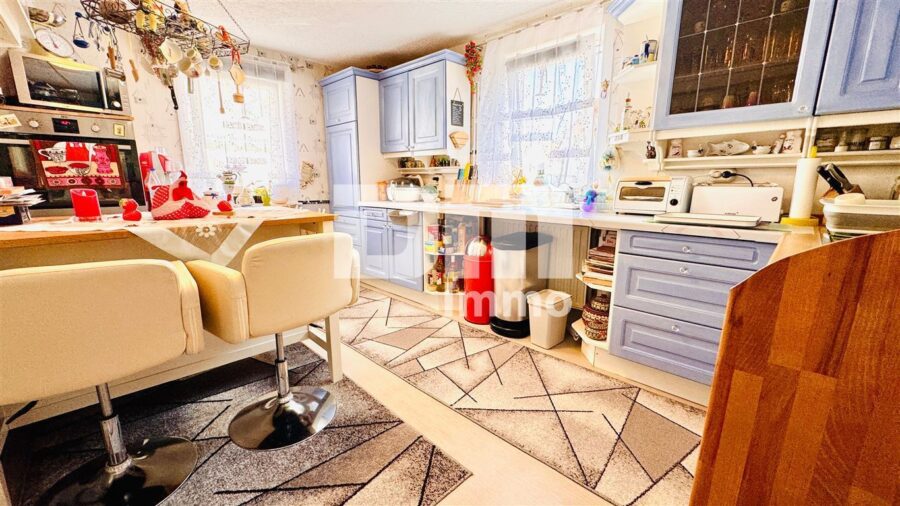 Teilsaniertes Einfamilienhaus mit Anbauten + Nebengebäude auf 1.600 m² Traumgartengrundstück - EG Küche / Einbauküche